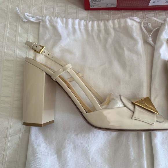 Valentino Garavani One Stud Sling Back Pumps - Picture 9 of 11